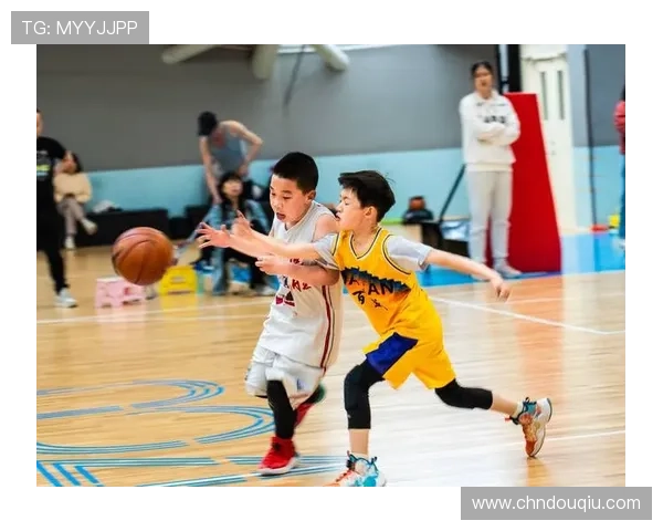 篮球体育：青少年篮球培训课程全面介绍培养未来篮球明星